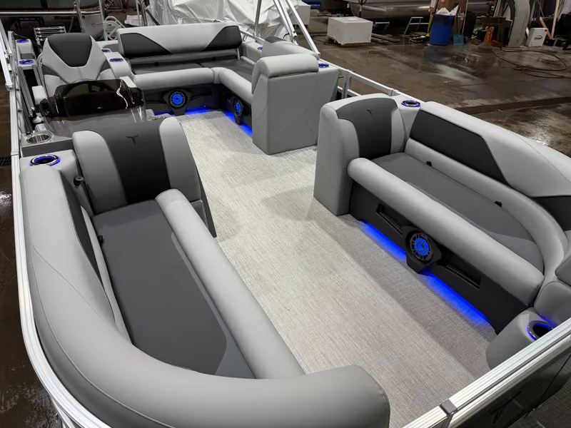 Slide: The Image of Tahoe Sport 200HP VRB 2385 Swingback Tritoon 2026 - 32