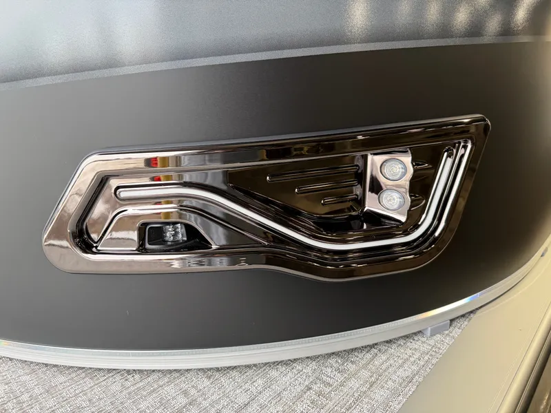 Slide: The Image of Tahoe Sport 200HP VRB 2385 Swingback Tritoon 2026 - 36