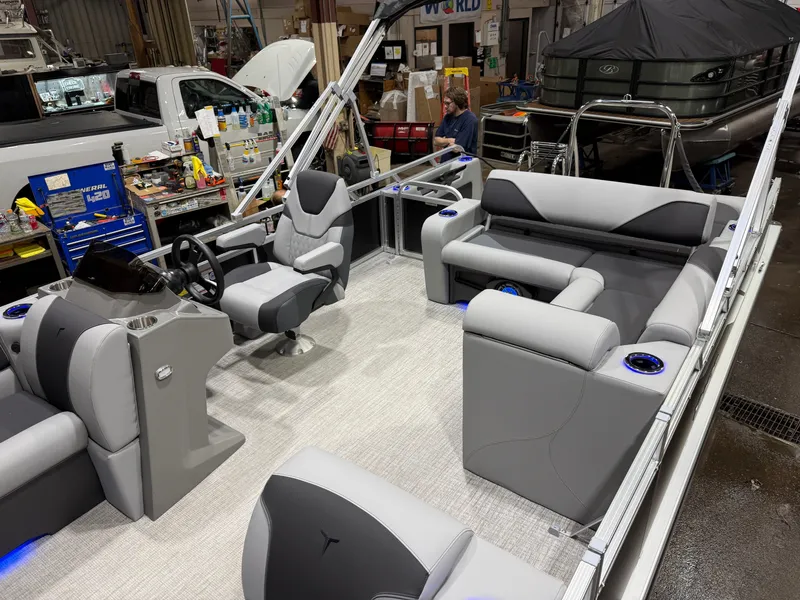 Slide: The Image of Tahoe Sport 200HP VRB 2385 Swingback Tritoon 2026 - 4