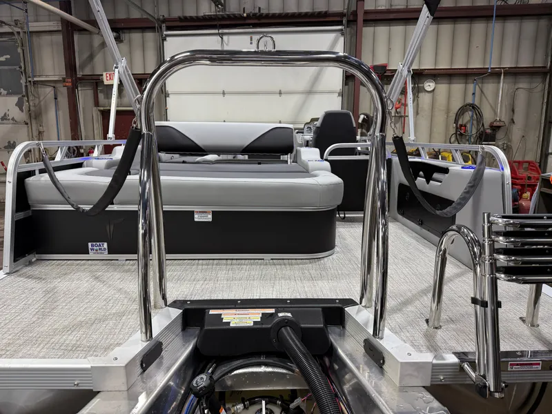 Slide: The Image of Tahoe Sport 200HP VRB 2385 Swingback Tritoon 2026 - 45