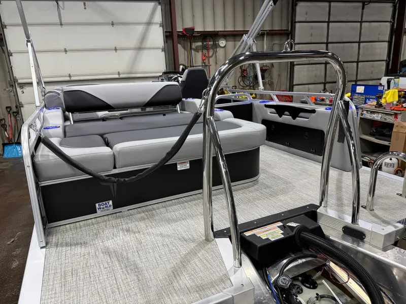 Slide: The Image of Tahoe Sport 200HP VRB 2385 Swingback Tritoon 2026 - 46