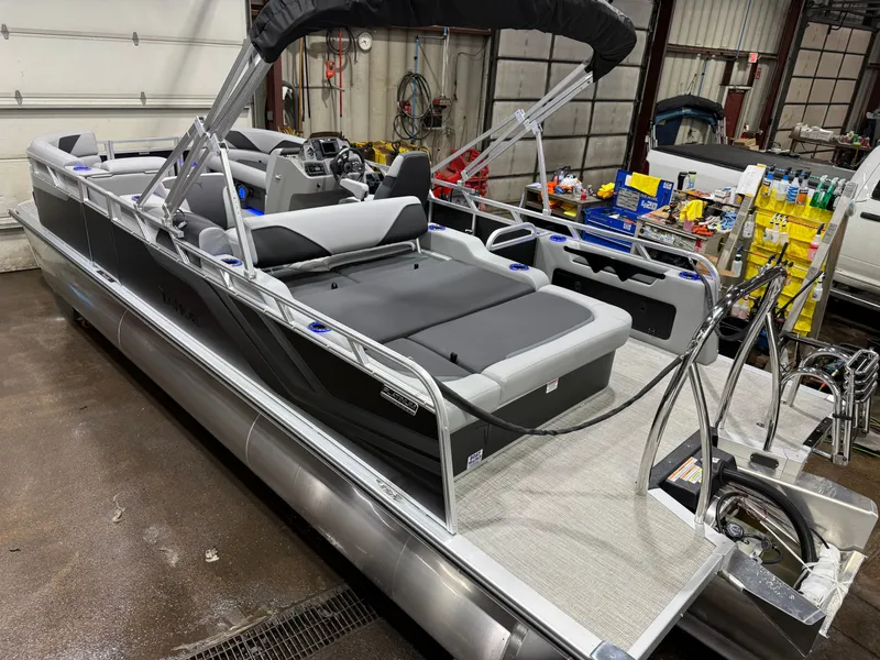 Slide: The Image of Tahoe Sport 200HP VRB 2385 Swingback Tritoon 2026 - 49