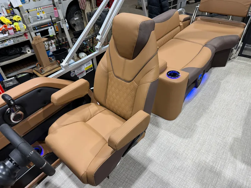 Slide: The Image of Tahoe LTZ 200HP Quad Lounge Shift SS 2385 Tritoon 2026 - 12