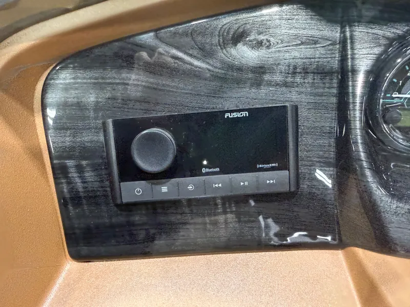 Slide: The Image of Tahoe LTZ 200HP Quad Lounge Shift SS 2385 Tritoon 2026 - 14