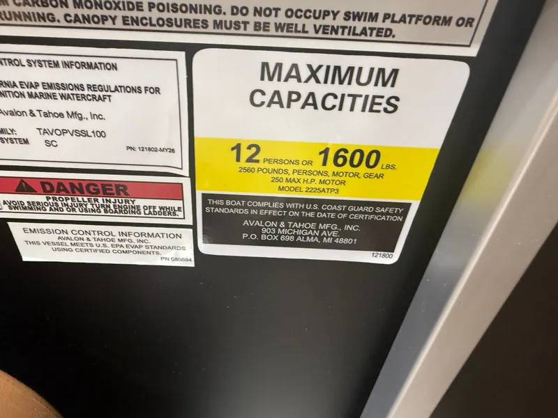 Slide: The Image of Tahoe LTZ 200HP Quad Lounge Shift SS 2385 Tritoon 2026 - 18