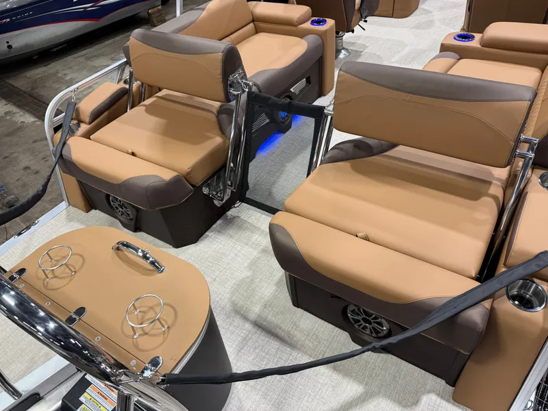 Slide: The Image of Tahoe LTZ 200HP Quad Lounge Shift SS 2385 Tritoon 2026 - 24