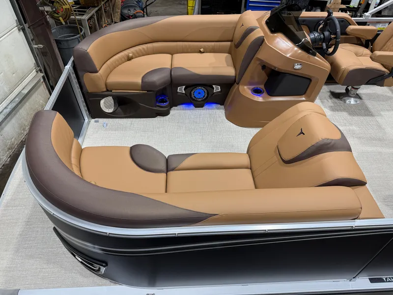 Slide: The Image of Tahoe LTZ 200HP Quad Lounge Shift SS 2385 Tritoon 2026 - 3
