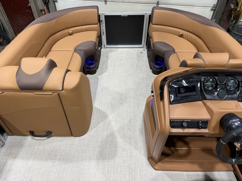 Slide: The Image of Tahoe LTZ 200HP Quad Lounge Shift SS 2385 Tritoon 2026 - 30