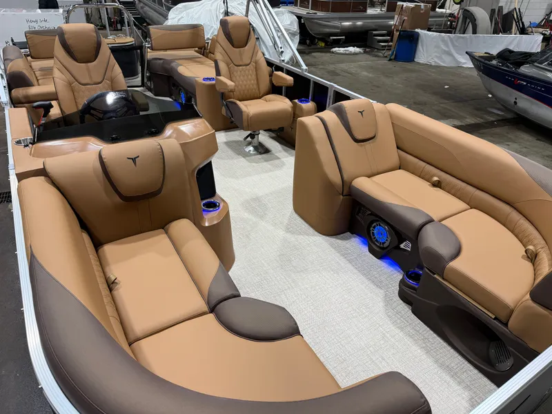 Slide: The Image of Tahoe LTZ 200HP Quad Lounge Shift SS 2385 Tritoon 2026 - 35