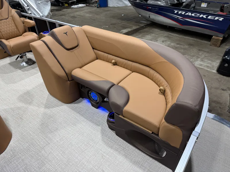 Slide: The Image of Tahoe LTZ 200HP Quad Lounge Shift SS 2385 Tritoon 2026 - 9