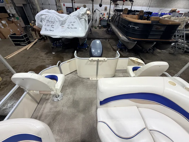 Slide: The Image of Sweetwater 2386 F Pontoon & 90HP Yamaha 4-Stroke EFI - $15,995 2006 - 10