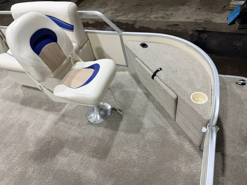 Slide: The Image of Sweetwater 2386 F Pontoon & 90HP Yamaha 4-Stroke EFI - $15,995 2006 - 12