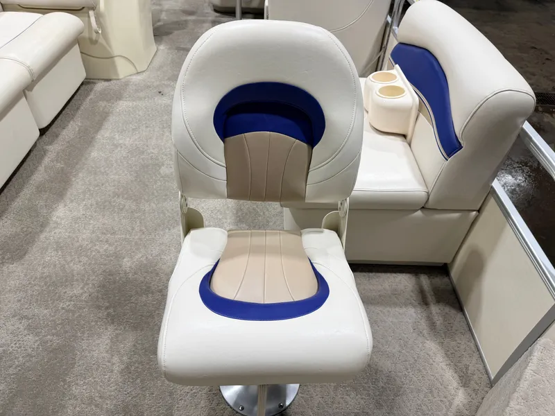 Slide: The Image of Sweetwater 2386 F Pontoon & 90HP Yamaha 4-Stroke EFI - $15,995 2006 - 13