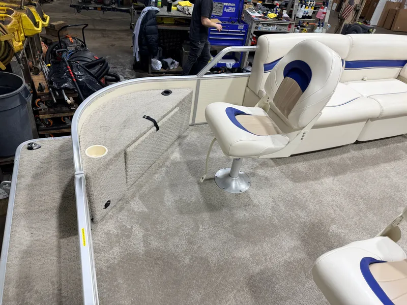 Slide: The Image of Sweetwater 2386 F Pontoon & 90HP Yamaha 4-Stroke EFI - $15,995 2006 - 17