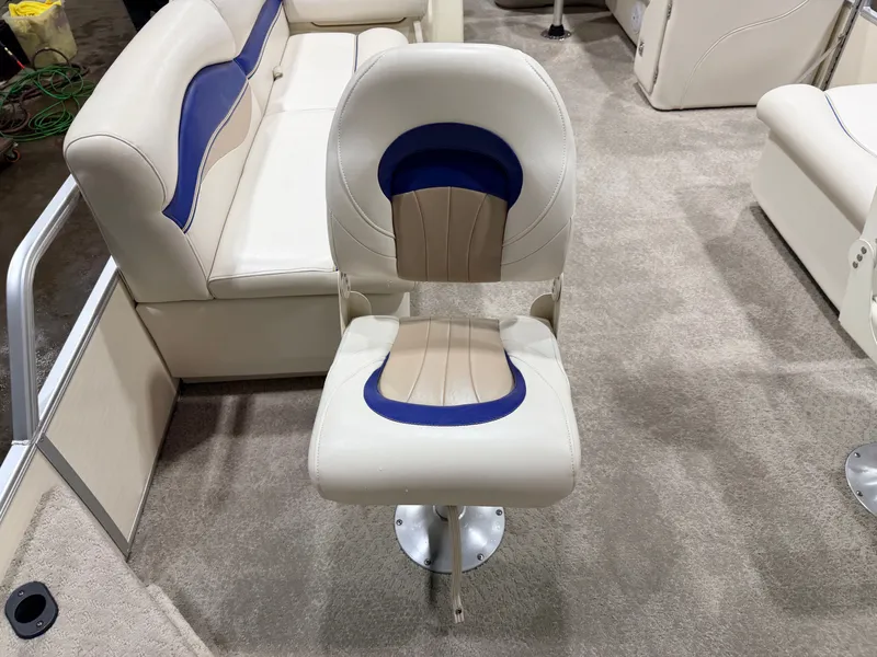 Slide: The Image of Sweetwater 2386 F Pontoon & 90HP Yamaha 4-Stroke EFI - $15,995 2006 - 18