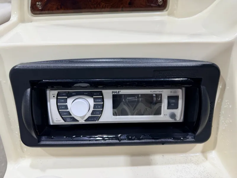 Slide: The Image of Sweetwater 2386 F Pontoon & 90HP Yamaha 4-Stroke EFI - $15,995 2006 - 23