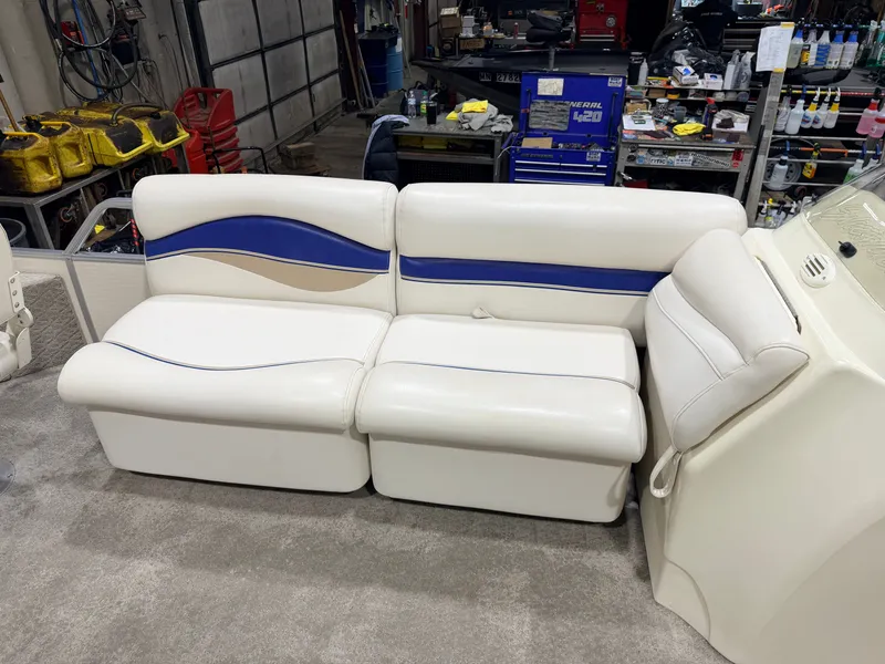 Slide: The Image of Sweetwater 2386 F Pontoon & 90HP Yamaha 4-Stroke EFI - $15,995 2006 - 26