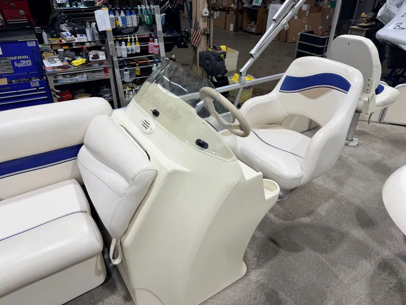 Slide: The Image of Sweetwater 2386 F Pontoon & 90HP Yamaha 4-Stroke EFI - $15,995 2006 - 27