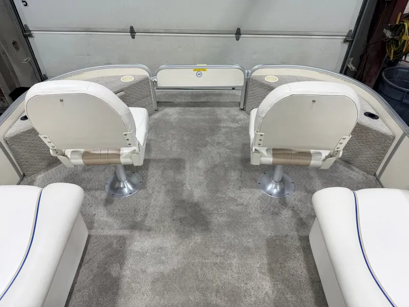 Slide: The Image of Sweetwater 2386 F Pontoon & 90HP Yamaha 4-Stroke EFI - $15,995 2006 - 3