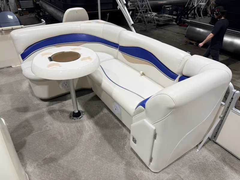 Slide: The Image of Sweetwater 2386 F Pontoon & 90HP Yamaha 4-Stroke EFI - $15,995 2006 - 34