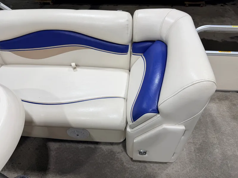 Slide: The Image of Sweetwater 2386 F Pontoon & 90HP Yamaha 4-Stroke EFI - $15,995 2006 - 35