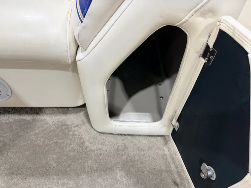 Slide: The Image of Sweetwater 2386 F Pontoon & 90HP Yamaha 4-Stroke EFI - $15,995 2006 - 36