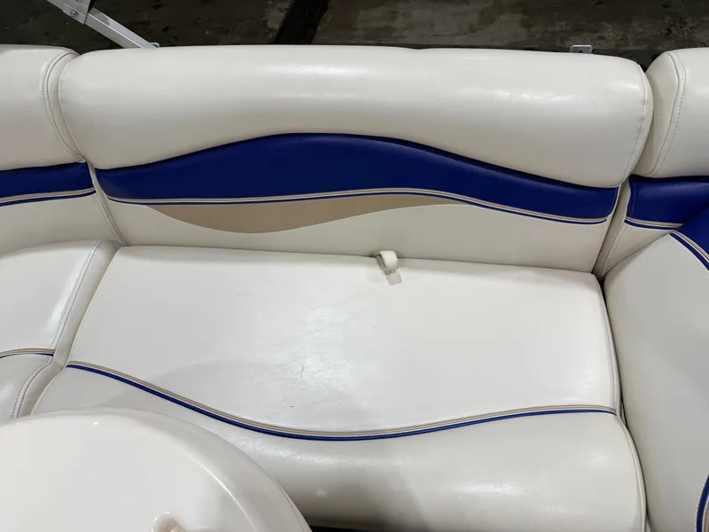 Slide: The Image of Sweetwater 2386 F Pontoon & 90HP Yamaha 4-Stroke EFI - $15,995 2006 - 37
