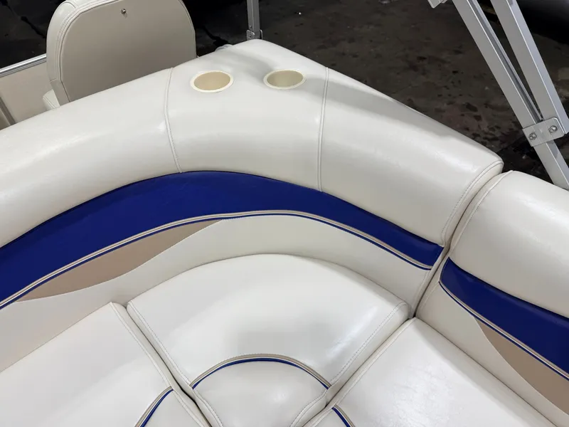 Slide: The Image of Sweetwater 2386 F Pontoon & 90HP Yamaha 4-Stroke EFI - $15,995 2006 - 38