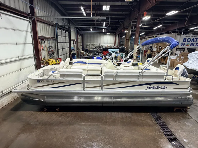 Slide: The Image of Sweetwater 2386 F Pontoon & 90HP Yamaha 4-Stroke EFI - $15,995 2006 - 4
