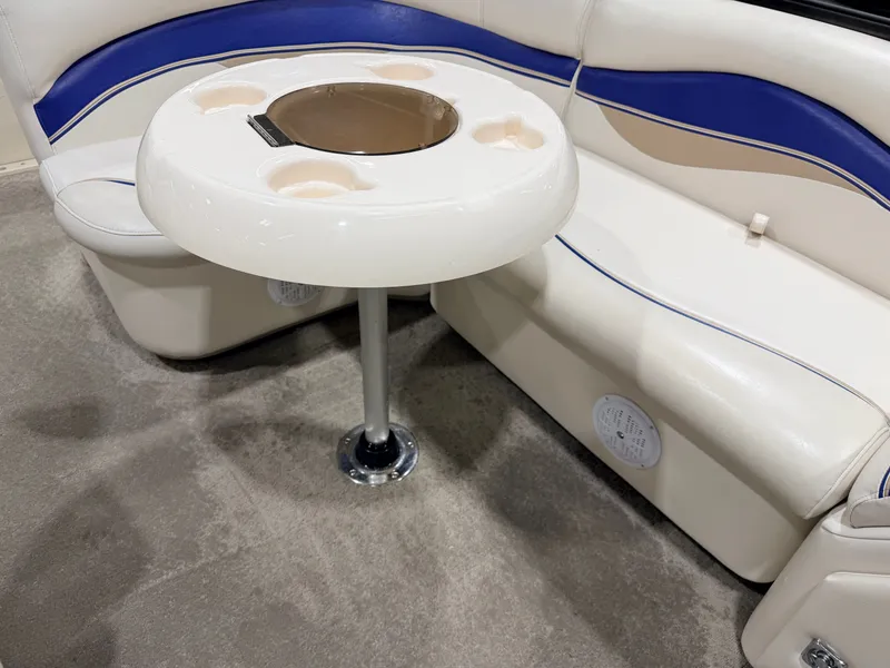 Slide: The Image of Sweetwater 2386 F Pontoon & 90HP Yamaha 4-Stroke EFI - $15,995 2006 - 40