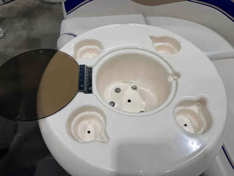 Slide: The Image of Sweetwater 2386 F Pontoon & 90HP Yamaha 4-Stroke EFI - $15,995 2006 - 41