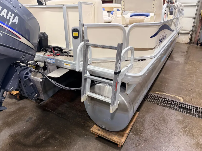 Slide: The Image of Sweetwater 2386 F Pontoon & 90HP Yamaha 4-Stroke EFI - $15,995 2006 - 42