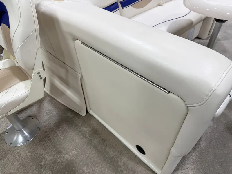 Slide: The Image of Sweetwater 2386 F Pontoon & 90HP Yamaha 4-Stroke EFI - $15,995 2006 - 50