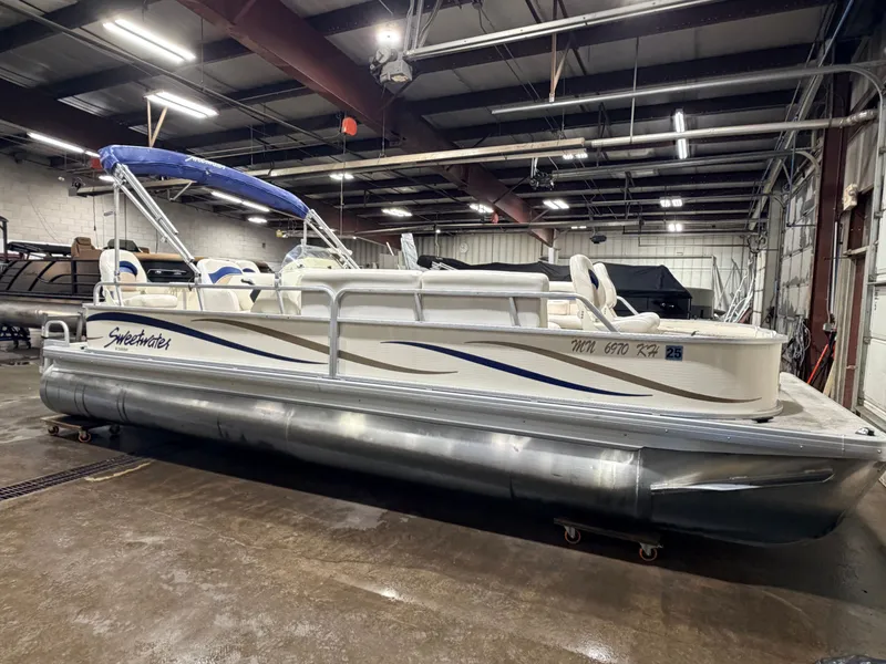 Slide: The Image of Sweetwater 2386 F Pontoon & 90HP Yamaha 4-Stroke EFI - $15,995 2006 - 54