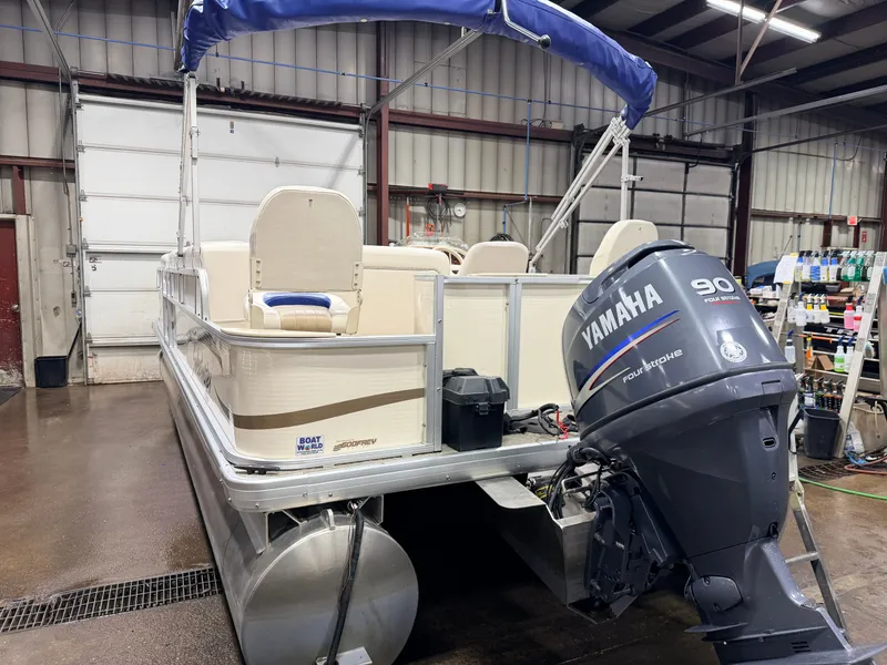 Slide: The Image of Sweetwater 2386 F Pontoon & 90HP Yamaha 4-Stroke EFI - $15,995 2006 - 58