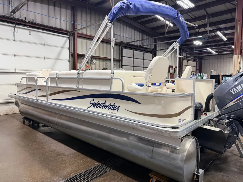 Slide: The Image of Sweetwater 2386 F Pontoon & 90HP Yamaha 4-Stroke EFI - $15,995 2006 - 59