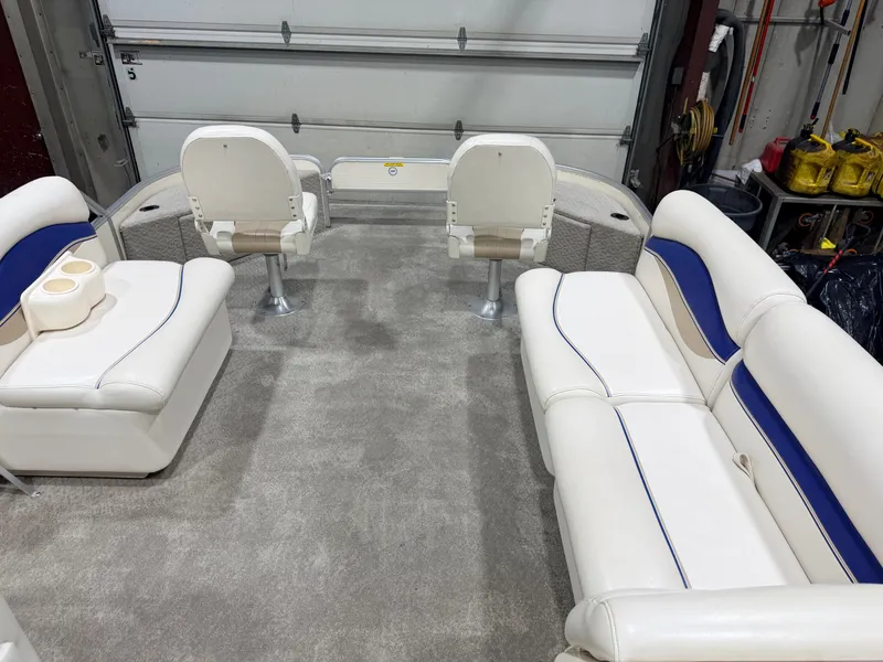 Slide: The Image of Sweetwater 2386 F Pontoon & 90HP Yamaha 4-Stroke EFI - $15,995 2006 - 6