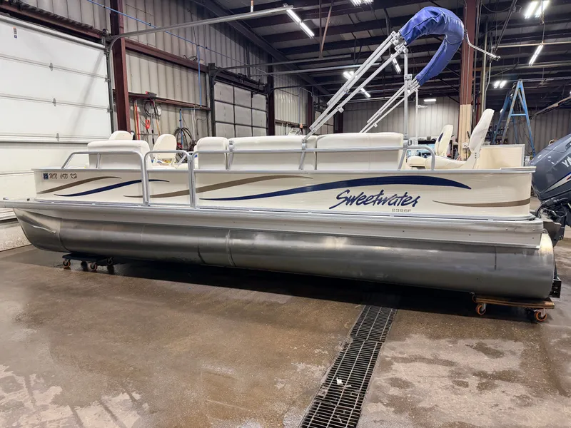 Slide: The Image of Sweetwater 2386 F Pontoon & 90HP Yamaha 4-Stroke EFI - $15,995 2006 - 61
