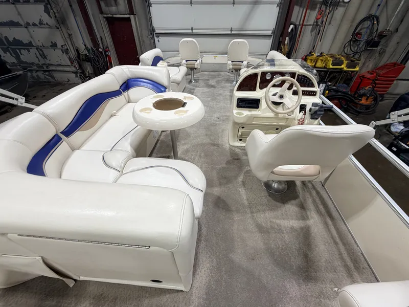 Slide: The Image of Sweetwater 2386 F Pontoon & 90HP Yamaha 4-Stroke EFI - $15,995 2006 - 7
