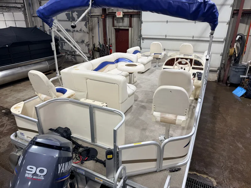 Slide: The Image of Sweetwater 2386 F Pontoon & 90HP Yamaha 4-Stroke EFI - $15,995 2006 - 8
