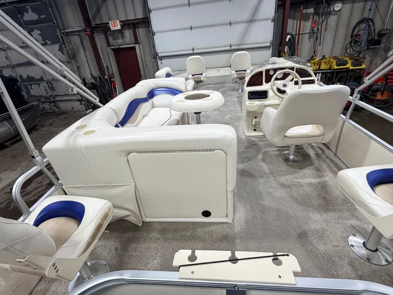 Slide: The Image of Sweetwater 2386 F Pontoon & 90HP Yamaha 4-Stroke EFI - $15,995 2006 - 9