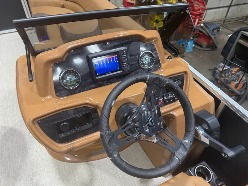 Slide: The Image of Tahoe LTZ 200HP Elite Windshield 2385 Tritoon 2026 - 16