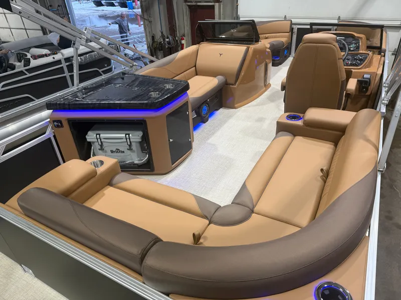 Slide: The Image of Tahoe LTZ 200HP Elite Windshield 2385 Tritoon 2026 - 27