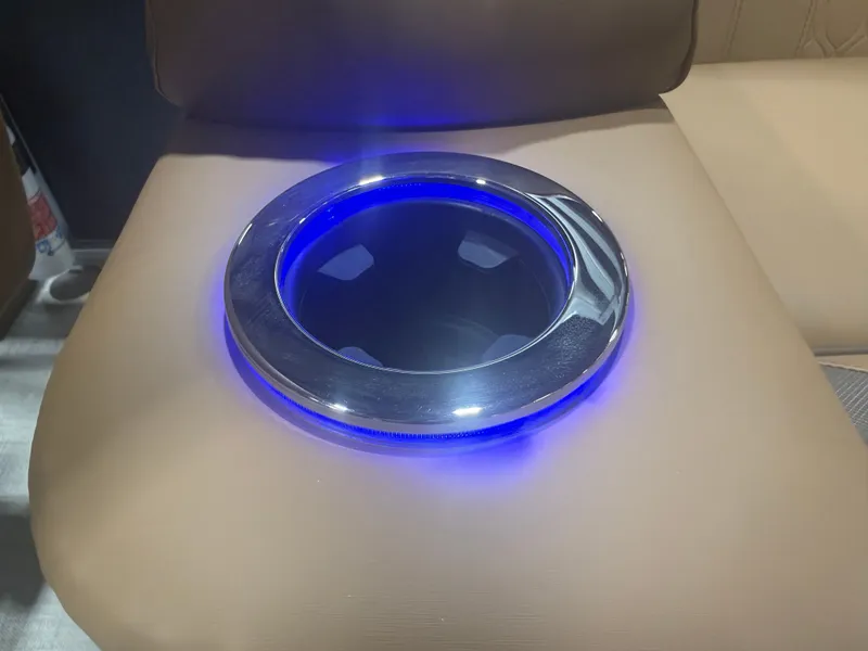 Slide: The Image of Tahoe LTZ 200HP Elite Windshield 2385 Tritoon 2026 - 29