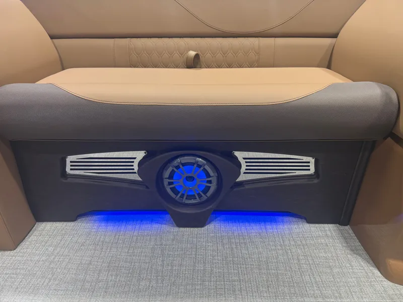 Slide: The Image of Tahoe LTZ 200HP Elite Windshield 2385 Tritoon 2026 - 30