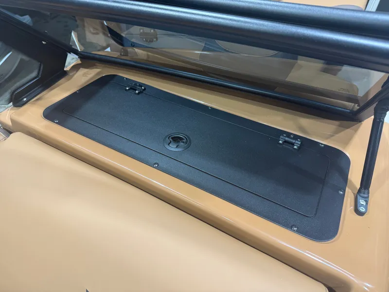 Slide: The Image of Tahoe LTZ 200HP Elite Windshield 2385 Tritoon 2026 - 31