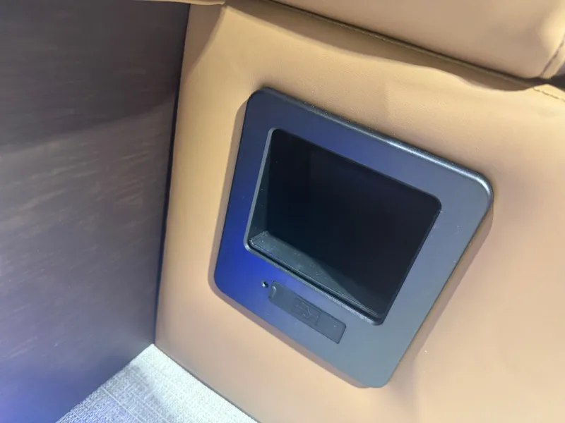 Slide: The Image of Tahoe LTZ 200HP Elite Windshield 2385 Tritoon 2026 - 34