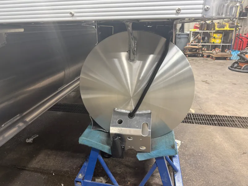 Slide: The Image of Tahoe LTZ 200HP Elite Windshield 2385 Tritoon 2026 - 46