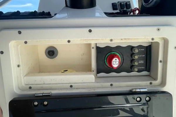 Slide: The Image of Pathfinder 2200 Center Console 2008 - 10
