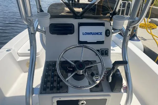 Slide: The Image of Pathfinder 2200 Center Console 2008 - 5